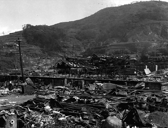 nagasaki atomic bomb. to that of the atomic bomb